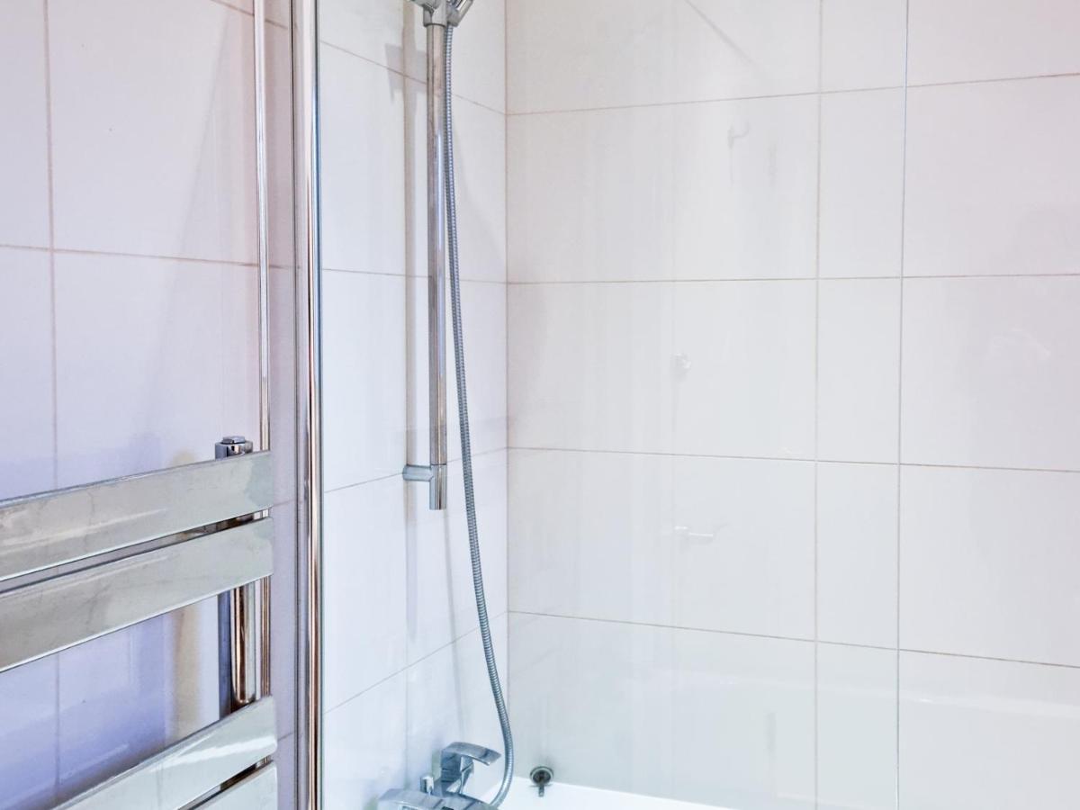 لندن Pass The Keys Family Friendly 2 Bedroom Gem In Shepherd'S Bush المظهر الخارجي الصورة