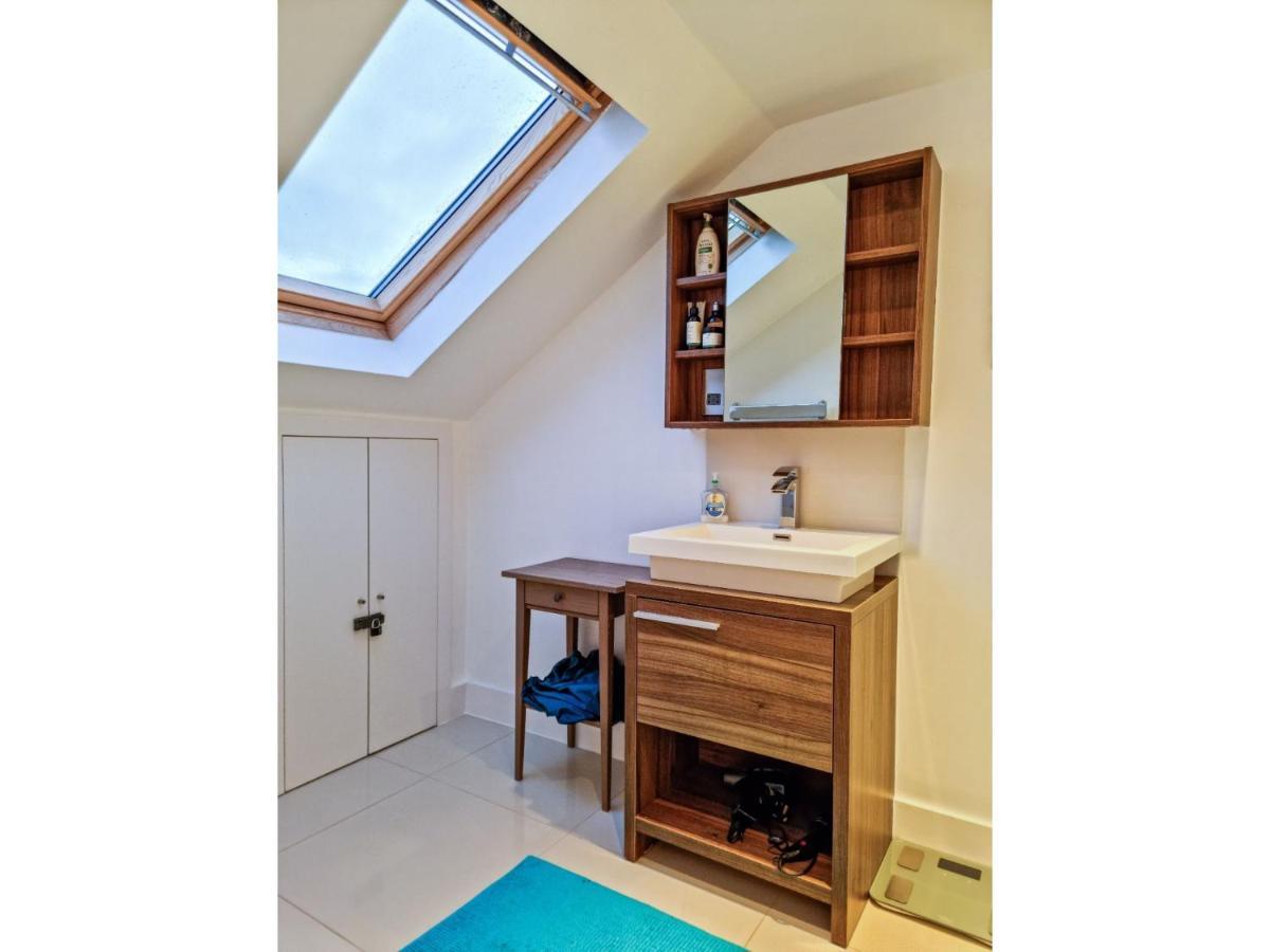 لندن Pass The Keys Family Friendly 2 Bedroom Gem In Shepherd'S Bush المظهر الخارجي الصورة